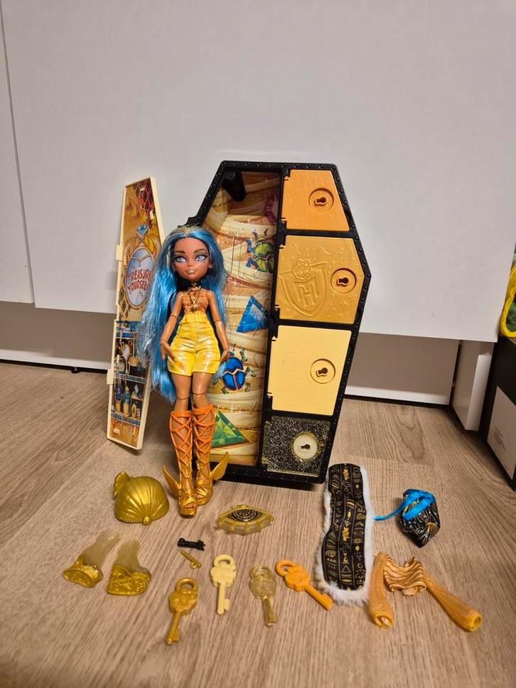 Monster high Cleo pop met kist en accessoires, Kinderen en Baby's, Speelgoed | Poppen, Ophalen of Verzenden