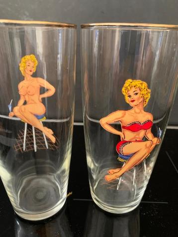 'Ondeugende drinkglazen' jaren 60 nieuw in doos beschikbaar voor biedingen