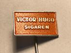 Metalen VICTOR HUGO SIGARENMERK Speld (Oranje/Metaalkleur)., Verzenden, Zo goed als nieuw, Merk, Speldje of Pin