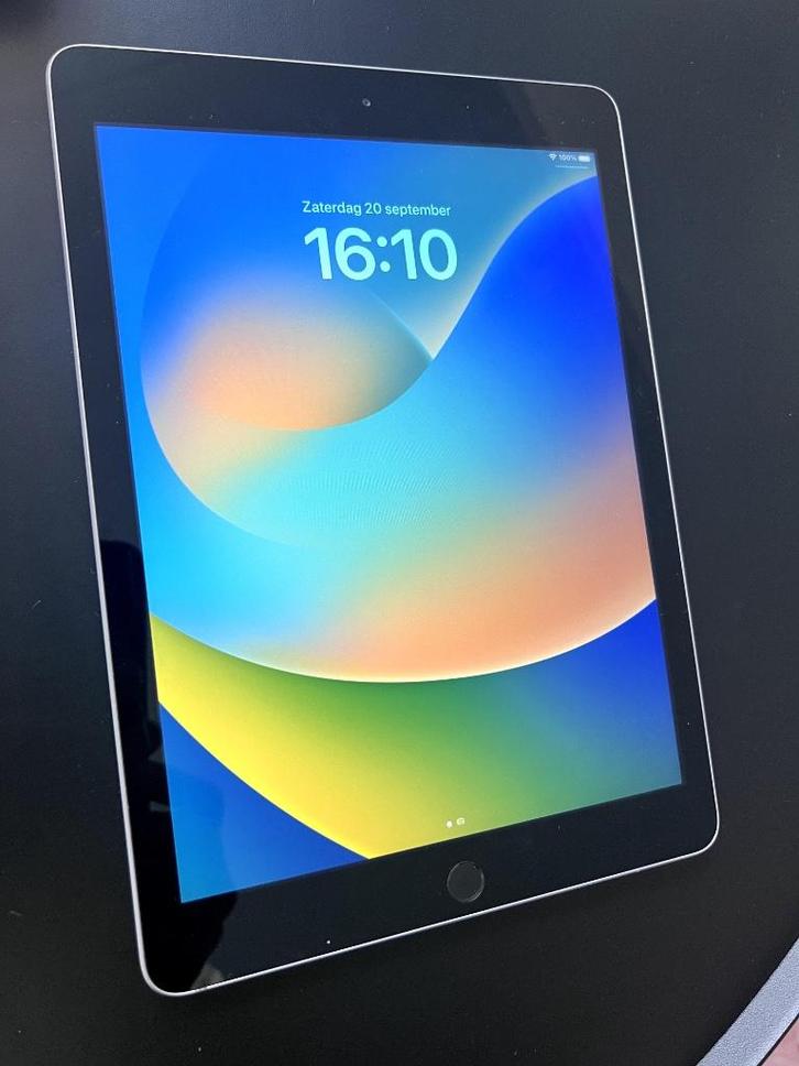 iPad 5e generatie Model A1822, Computers en Software, Apple iPads, Zo goed als nieuw, Apple iPad, Wi-Fi, 10 inch, 32 GB, Grijs