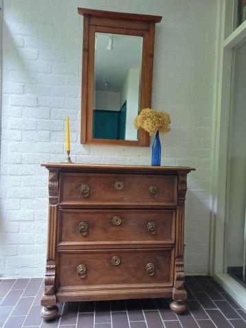 Houten ladenkast met spiegel beschikbaar voor biedingen