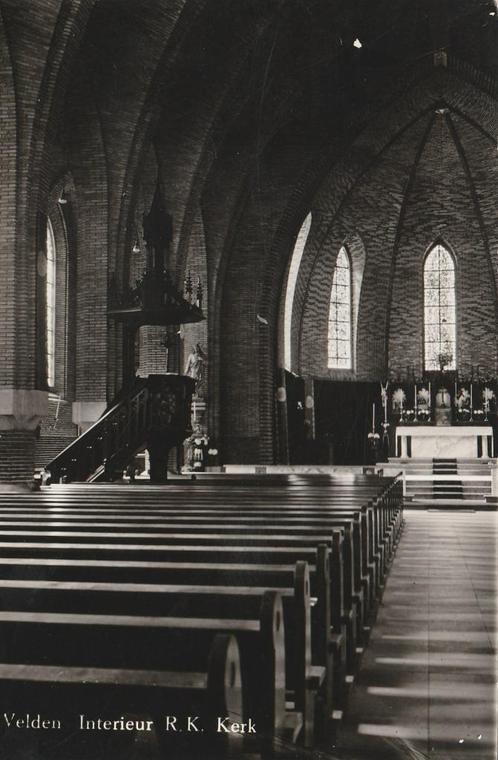 VELDEN R.K. Kerk Interieur, Verzamelen, Ansichtkaarten | Nederland, Gelopen, Limburg, 1960 tot 1980, Verzenden