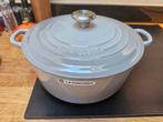 Le Creuset Braadpan 28cm Mist Grey - 6,7L, Huis en Inrichting, Gietijzer, Ophalen of Verzenden, Zo goed als nieuw, Keramische plaat