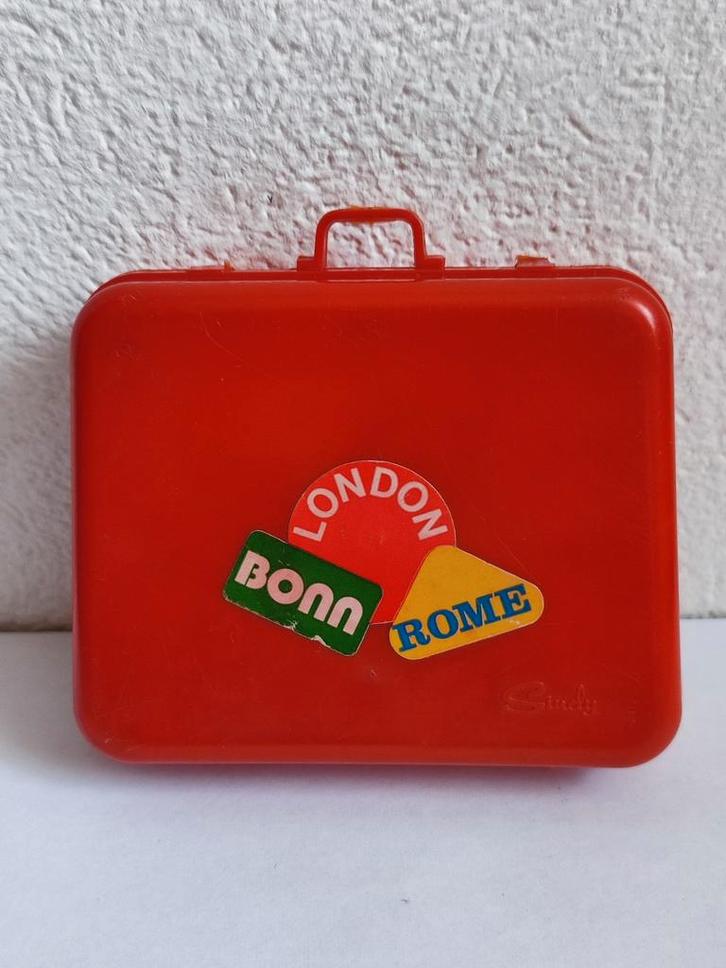 Sindy Vintage Koffer Travel suitcase red Seventies Fleur, Verzamelen, Poppen, Gebruikt, Pop, Ophalen of Verzenden