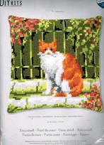 Cado vervaco borduurpakket  kussen poes tussen bloemen  395, Hobby en Vrije tijd, Ophalen of Verzenden, Nieuw, Handborduren, Borduurpakket