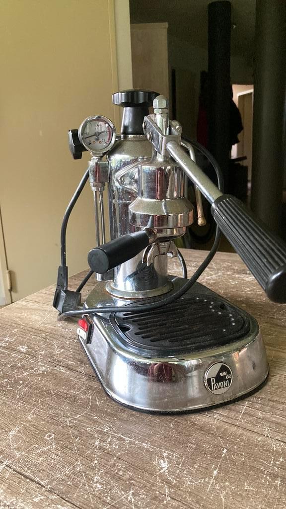 La pavoni europiccola met drukmeter, Witgoed en Apparatuur, Koffiezetapparaten, Gebruikt, Espresso apparaat, 2 tot 4 kopjes, Stoompijpje
