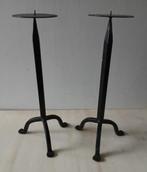 Vintage set van 2 robuuste smeedijzeren (vloer)kandelaars, Antiek en Kunst, Ophalen of Verzenden, Overige materialen