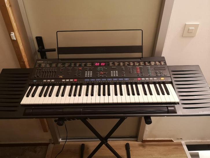 Yamaha PSR-4500 Keyboard, Muziek en Instrumenten, Keyboards, Zo goed als nieuw, 61 toetsen, Yamaha, Aanslaggevoelig, Met standaard