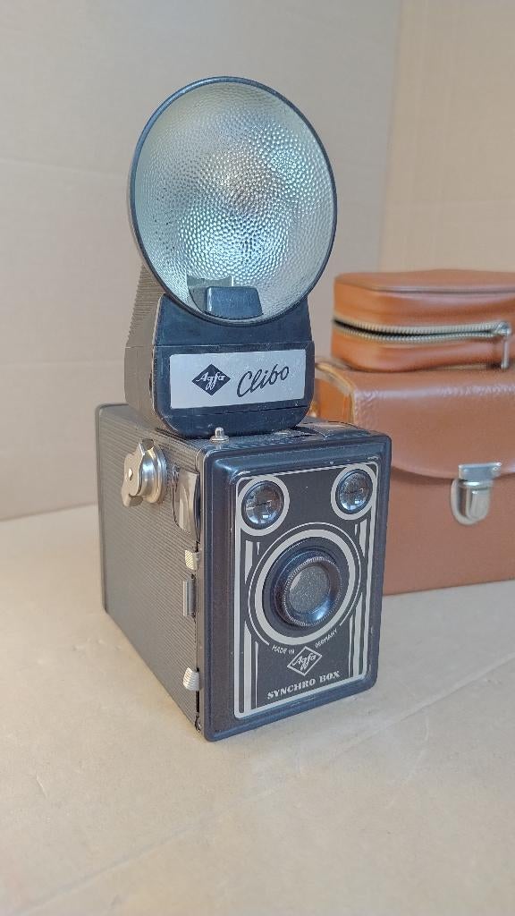 Analoge foto camera Agfa Synchrobox + flits in lederdraagtas, Ophalen of Verzenden, Gebruikt, Compact, Overige Merken