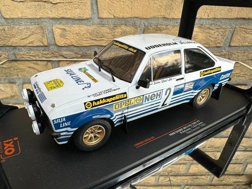 IXO FORD ESCORT MK2 RS 1800 VATANEN RALLY ZWEDEN 1:18. NIEUW, Hobby en Vrije tijd, Modelauto's | 1:18, Nieuw, Auto, Overige merken