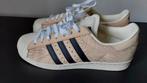 Adidas Superstar Sneakers Maat 43 1/3  nieuw, Bruin, Nieuw, Ophalen of Verzenden, Sneakers of Gympen