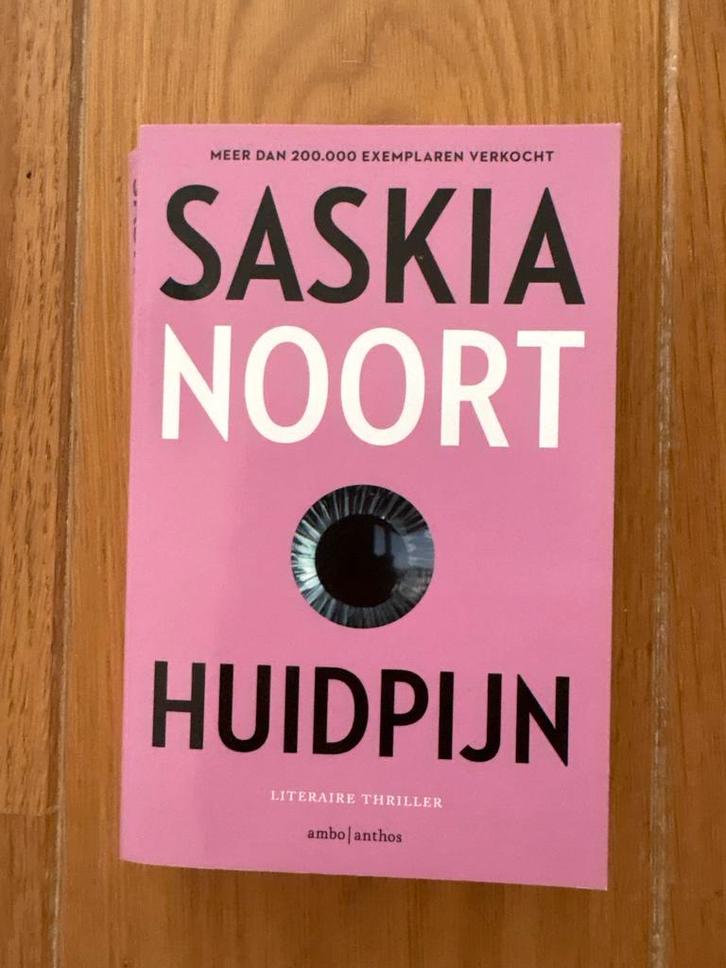 Huidpijn - Saskia Noort - Thriller, Boeken, Thrillers, Zo goed als nieuw, Nederland, Ophalen of Verzenden