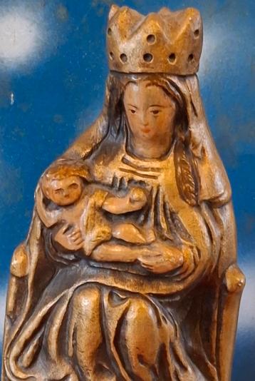 Maria met kindje.  Frankrijk.  Polychroom gips.  Ca 1900. beschikbaar voor biedingen