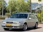 Volvo V70 2.4 T Comfort | Automaat | Leder stoelen | Trekhaa, Auto's, Volvo, Gebruikt, Stoelverwarming, 2435 cc, 1600 kg
