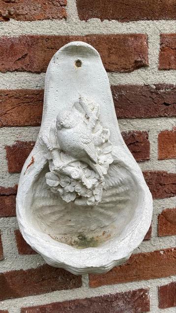 Wanddeco mandje met vogrl in beton beschikbaar voor biedingen