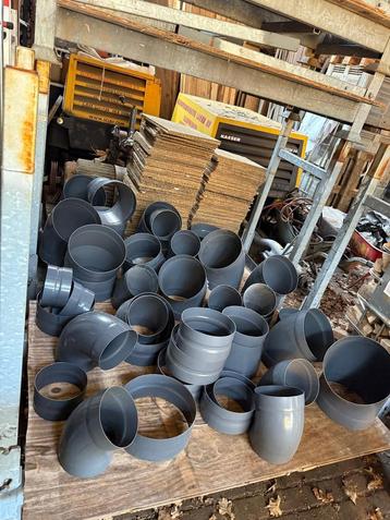 Partij pvc bochten / moffen - 32/29/20 cm doorsnee beschikbaar voor biedingen