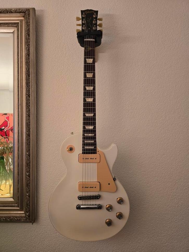 Goed gebruikte Gibson Les Paul Studio 60s tribute worn white, Muziek en Instrumenten, Snaarinstrumenten | Gitaren | Elektrisch