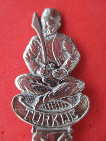 (F9828) Turkije (folklore) vorkje ( Triporteur kaas ) beschikbaar voor biedingen