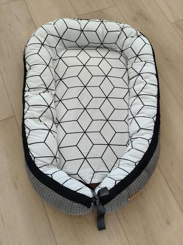 Baby nestje beschikbaar voor biedingen