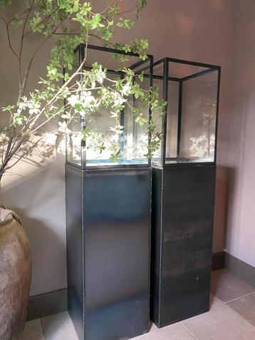 2 Stalen Zuilen Hoogehuys zwart staal industrieel strak beschikbaar voor biedingen