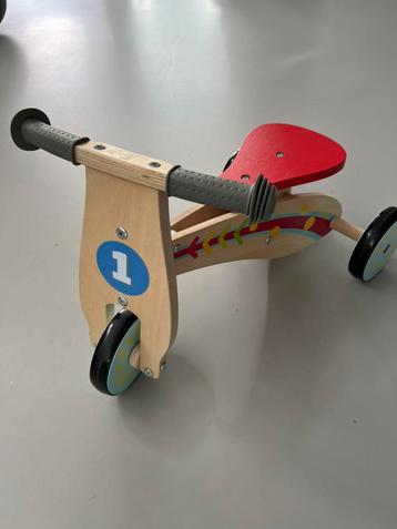 Houten loopfietsje. beschikbaar voor biedingen
