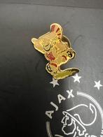 Ajax Speldje - Gouden God, Ophalen of Verzenden, Zo goed als nieuw, Sport, Speldje of Pin