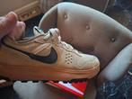 Mooie beige nike sneakers sportschoenen maat 40, Nike, Ophalen of Verzenden, Sneakers of Gympen, Zo goed als nieuw