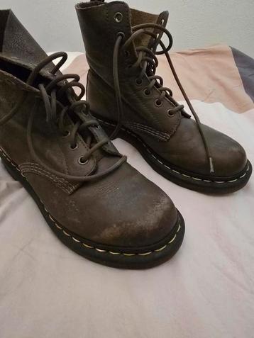 Legergroene dr Martens mt 39 beschikbaar voor biedingen