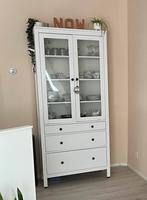 IKEA HEMNES vitrinekast met drie lades, Huis en Inrichting, Kasten | Vitrinekasten, Ophalen, Gebruikt, 50 tot 100 cm, Glas