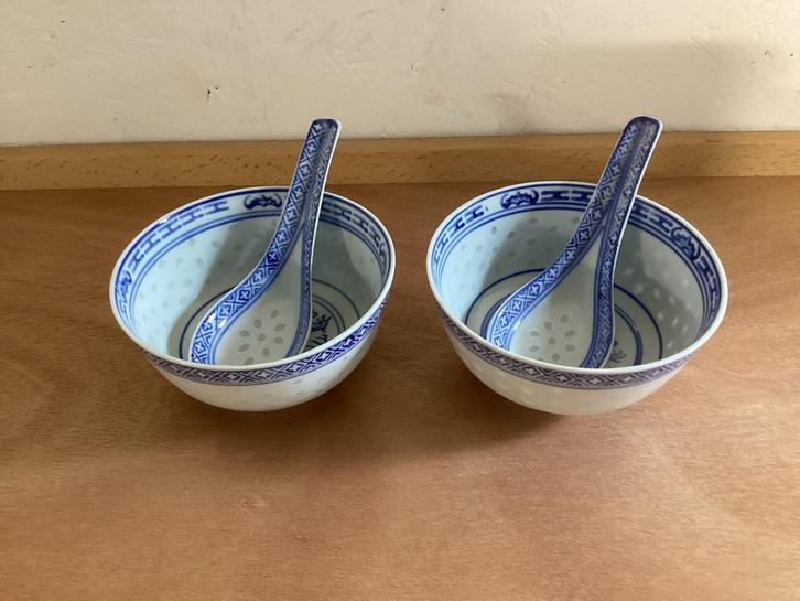 Twee Chinese Rijstkommen met Lepels, Huis en Inrichting, Keuken | Servies, Zo goed als nieuw, Kom(men), Overige stijlen, Porselein