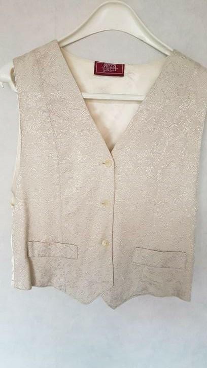 Giletje maat 42 van mooie stof, Kleding | Dames, Truien en Vesten, Zo goed als nieuw, Maat 42/44 (L), Beige, Ophalen of Verzenden