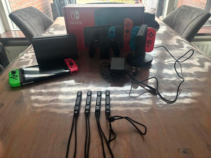 Nintendo Switch V2 2019, Spelcomputers en Games, Spelcomputers | Nintendo Switch, Zo goed als nieuw, Switch 2019 Upgrade, Met 2 controllers