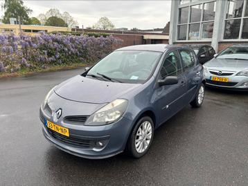 Renault Clio 1.6 16V 82KW 5-DRS 2006 Blauw NIEUWE APK beschikbaar voor biedingen