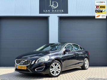 Volvo S60 1.6 T3 Momentum / Dealer OH / Navi / Trekhaak / beschikbaar voor biedingen