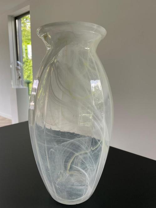 Moderne vaas, Italiaans design, Huis en Inrichting, Woonaccessoires | Vazen, Nieuw, Wit, Minder dan 50 cm, Glas, Verzenden