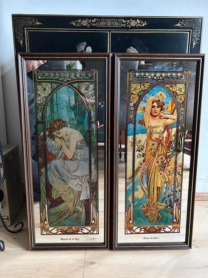 Twee spiegels met reproducties van Alphons Mucha, jaren ‘70, Antiek en Kunst, Antiek | Spiegels, Rechthoekig, Ophalen of Verzenden