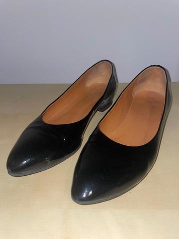 Voltan ballerina’s  beschikbaar voor biedingen