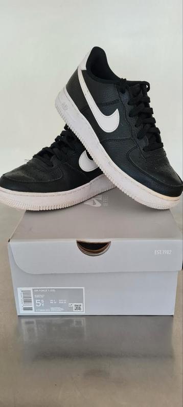 ZGAN! NIKE AIR FORCE 1 ZWART MT 38