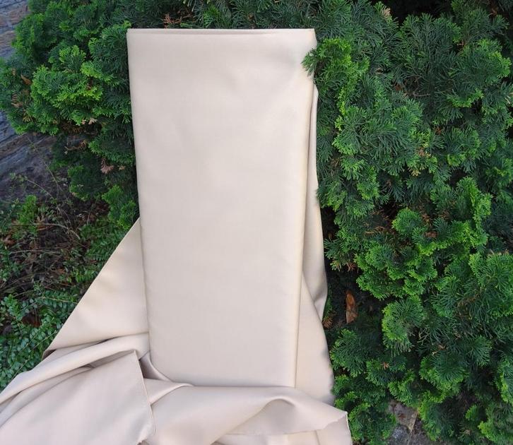 NIEUW Licht Beige degelijke kwaliteit stoffen in alle lengte, Hobby en Vrije tijd, Stoffen en Lappen, Nieuw, Overige materialen
