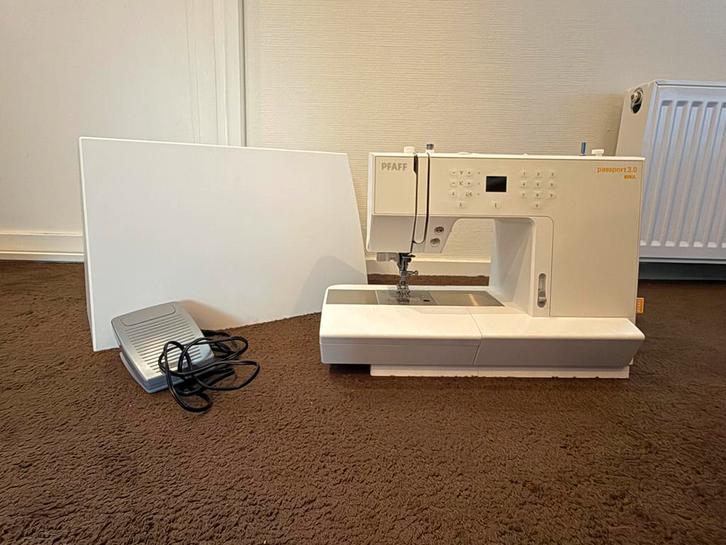 Pfaff Passport 3.0 (2020) - Zo goed als nieuw!, Hobby en Vrije tijd, Naaimachines en Toebehoren, Gebruikt, Naaimachine, Pfaff