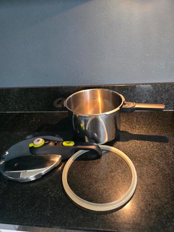 Tefal secure 6 liter snelkookpan. Gas en inductie geschikt. beschikbaar voor biedingen