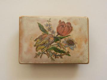 Fraaie email emaille dekseldoos bloemdecor Hollands ca. 1960 beschikbaar voor biedingen