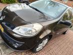 Renault Clio 1.4 16V 72KW 3-DRS E4 2007 Bruin. Apk 10/2026!, Auto's, Renault, Voorwielaandrijving, 4 cilinders, Bruin, 1200 kg