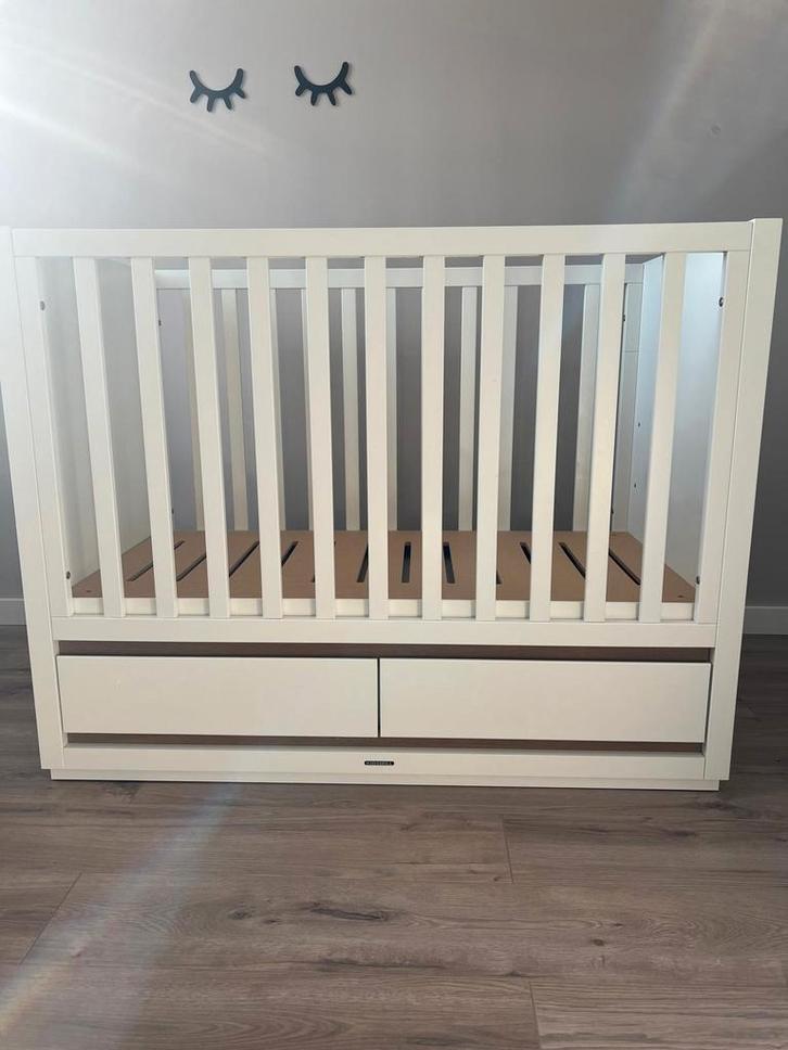 Ledikant en commode met bladverlenger, Kinderen en Baby's, Kinderkamer | Complete kinderkamers, Zo goed als nieuw, Jongetje of Meisje