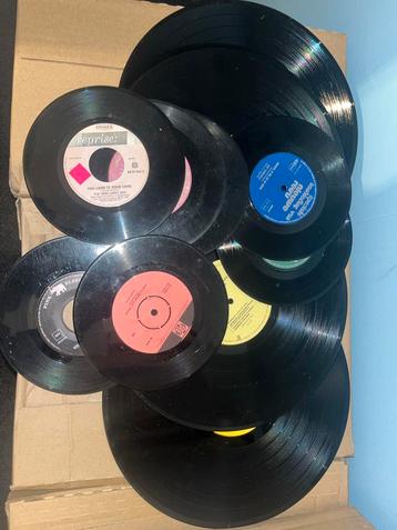 Vinyl Singles & LP platen ter decoratie beschikbaar voor biedingen