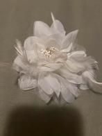 Witte bloem /broche zgan leuk voor bij een festival, Ophalen, Zo goed als nieuw