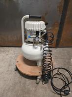 Brillant fluisterstille compressor 8 bar 15 liter, Doe-het-zelf en Verbouw, Compressors, Ophalen, Zo goed als nieuw