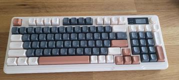 M96 Gaming Keyboard Bluetooth en USB Dongle beschikbaar voor biedingen