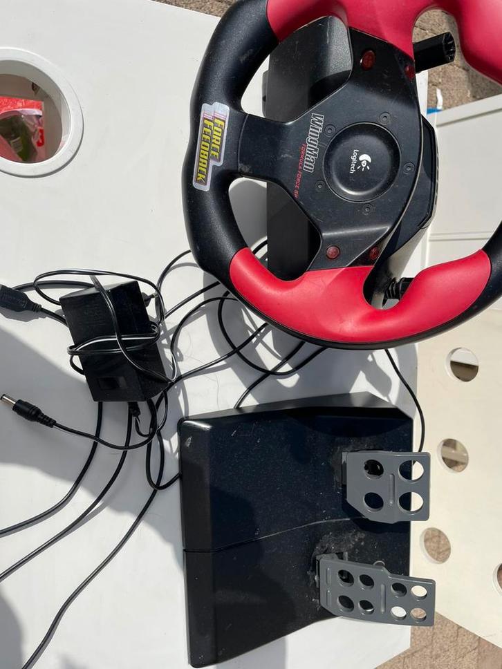 Stuurwiel Logitech Wingman Formula Force  met 2 pcdvd spelGP, Spelcomputers en Games, Games | Pc, Gebruikt, Sport, 1 speler, Vanaf 3 jaar