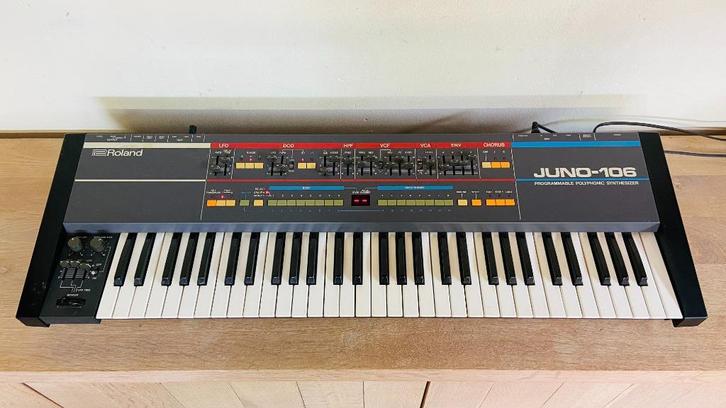 Roland Juno-106 Synthesizer – Originele doos – €1200, Muziek en Instrumenten, Synthesizers, Gebruikt, 61 toetsen, Roland, Met midi-aansluiting